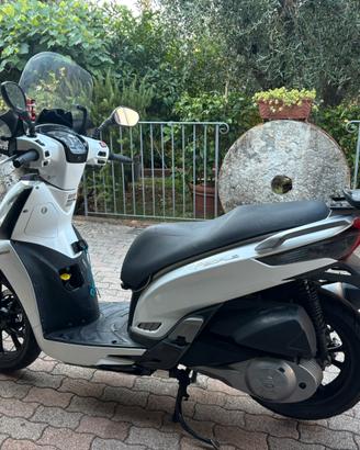 Scooter kymco 200 prople