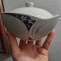 ciotola in ceramica con coperchio 