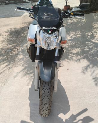 Suzuki gsr 600