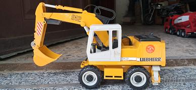 Escavatore Gommato Liebherr 912 Bruder