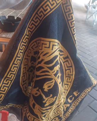 versace asciugamano e cuscini