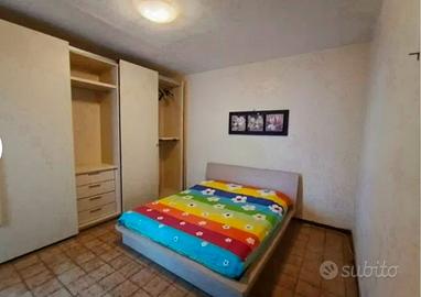Camera da letto matrimoniale in stile moderno
