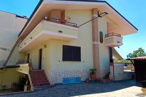 villa con 700 mq di giardino, Maddaloni 