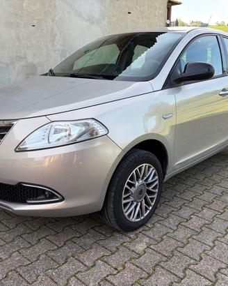 Lancia Ypsilon 0.9 TwinAir Metano Ecochic Silver