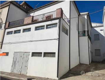 Casa storica / palazzo su più livelli