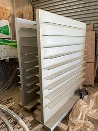 Espositori per attivita’ commerciali