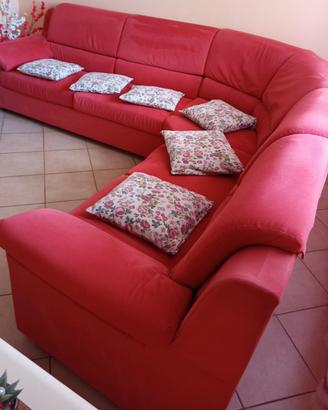 Divano colore rosa in tessuto di alcantara