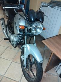 Moto Yamaha YBR 125 - Affidabile e economica 