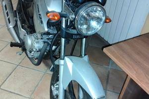 Moto Yamaha YBR 125 - Affidabile e economica 