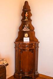 Angoliera in stile classico