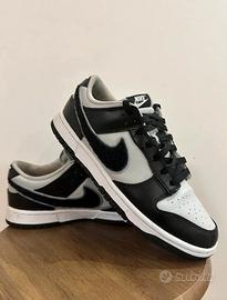 Nike Dunk Low Nere e Bianche 42 Nuove