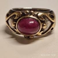 Anello indiano con rubino cabochon