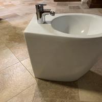 bidet filo muro ceramica