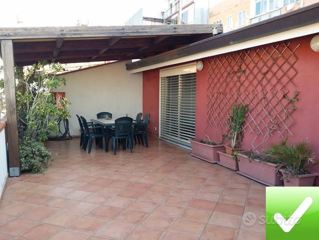 Duplex Di Pregio Su Due Livelli Con Ampio Terrazzo