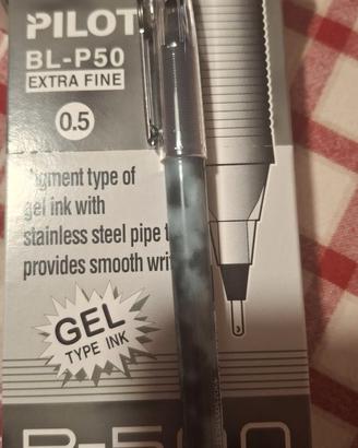 20 scatole contenenti 10 penne