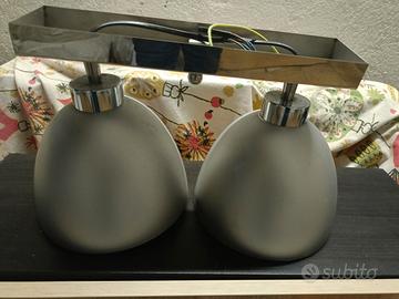 Lampada con due punti luce direzionali