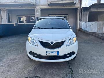 lancia ypsilon 900 twinair Anno 2015 con METANO
