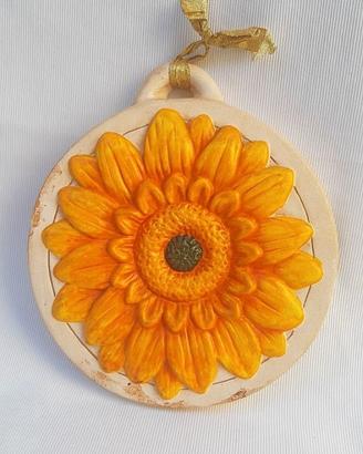 Girasole dipinto  in  ceramica  .Villa d'Este