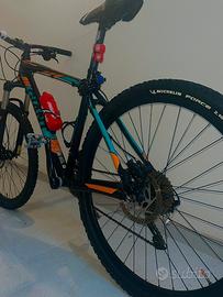 Bicicletta Giant Mountain Bike