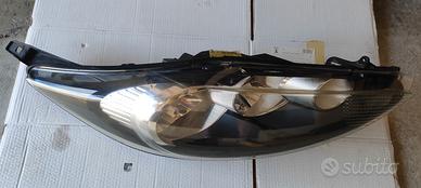 Faro anteriore destro Ford Fiesta Mk6