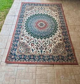 Tappeto con motivo classico 134 x 195 cm