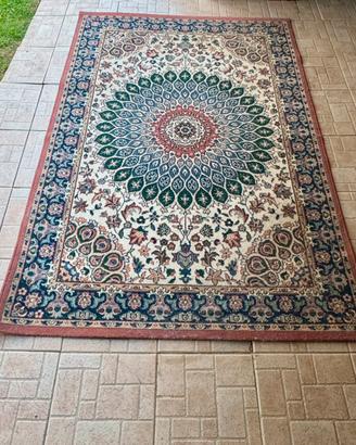 Tappeto con motivo classico 134 x 195 cm