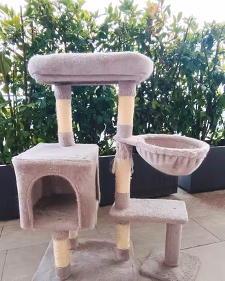 Tiragraffi per gatti con mensole