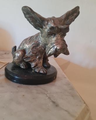 statua in metallo di cane di V. Bertolotti