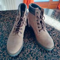 25€ anfibi nuovo n40. Agordo.