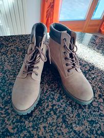 25€ anfibi nuovo n40. Agordo.