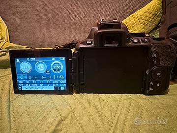 Nikon d5600 + obiettivo 18-55 + obiettivo 35mm 1.8