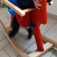 Cavallo a dondolo in legno