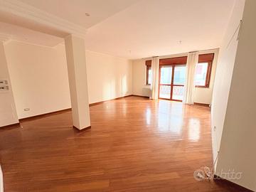 Ampio appartamento in Via Roma con posto auto