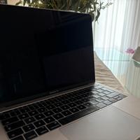 Apple MacBook Pro 2016 (13” / SSD 256GB / RAM 8GB)