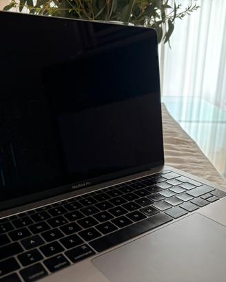 Apple MacBook Pro 2016 (13” / SSD 256GB / RAM 8GB)