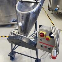 Mescolatore mixer per polveri a coclea