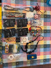 Braccialetti/ collane/ orecchini