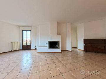 Appartamento di 157 m² con più di 5 locali e box a