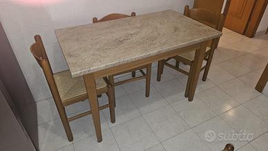 Tavolo da cucina + 4 sedie in legno