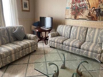 Coppia di divani 2 e 3 posti