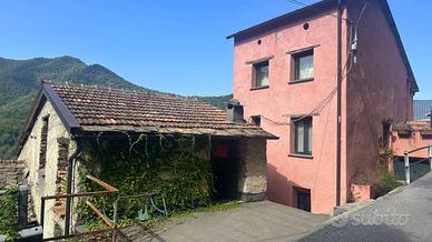 Rustico / Casale di 150 m² con più di 5 locali a B