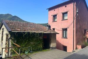 Rustico / Casale di 150 m² con più di 5 locali a B