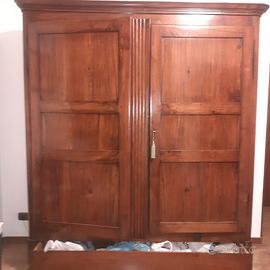 mobili in legno massiccio