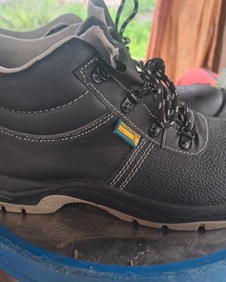 scarpe antinfortunistiche 46 nuove 