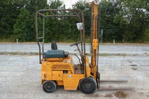 Carrello elevatore a gas OM BM10