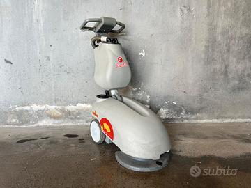 Lavapavimenti COMAC Vispa 35B a batteria