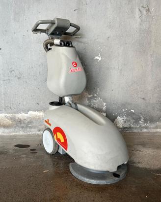 Lavapavimenti COMAC Vispa 35B a batteria