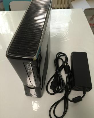 Xbox 360 Slim 250GB + Lotto 11 Giochi