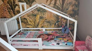 Letti a casetta per bambini con materasso e rete