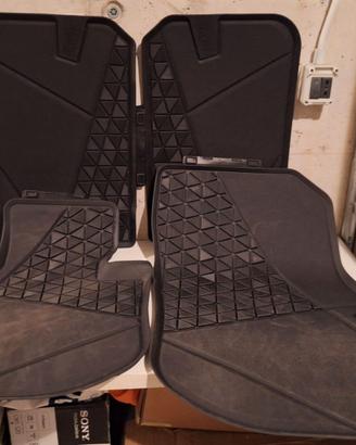 Tappetini originali e vascone Bmw X1 2025 in gomma